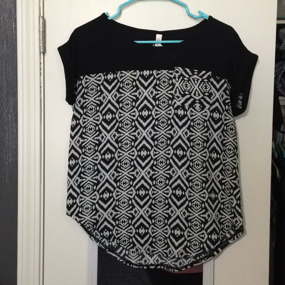 🖤💕 Cute Xhilaration top sheer